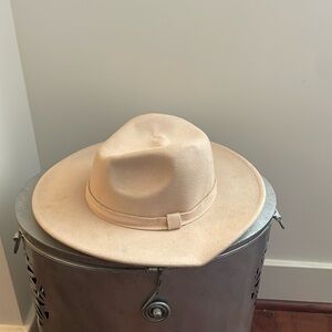 Beige aka Cream Fedora Hat in size large / XL. These are usually hard to find